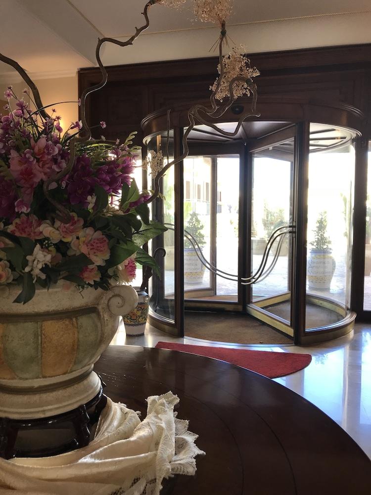 Hotel Grand Palace 5*