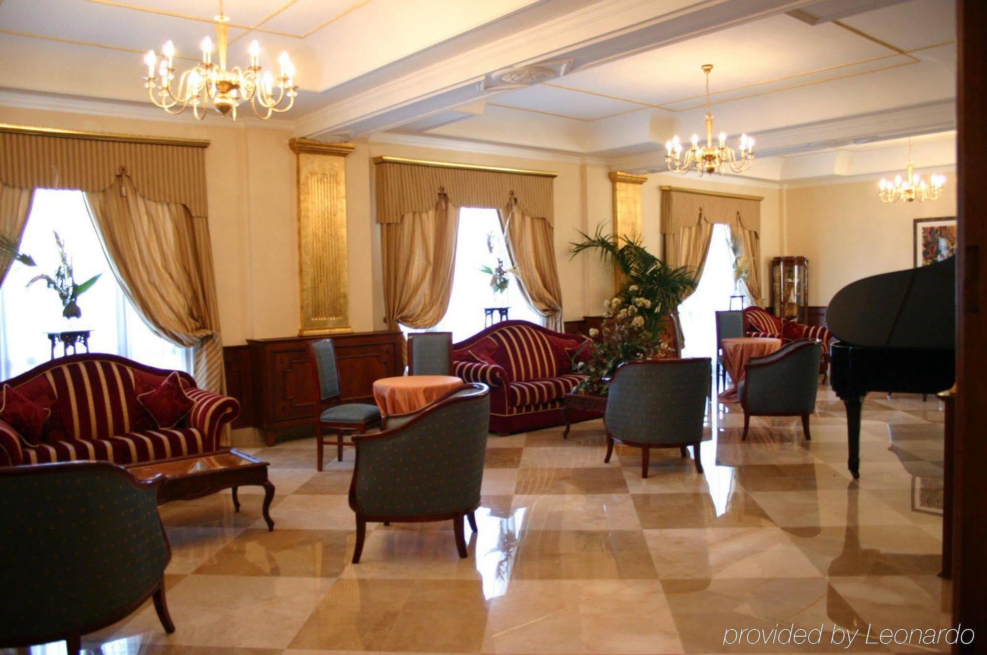 Grand Palace Hotel 5*