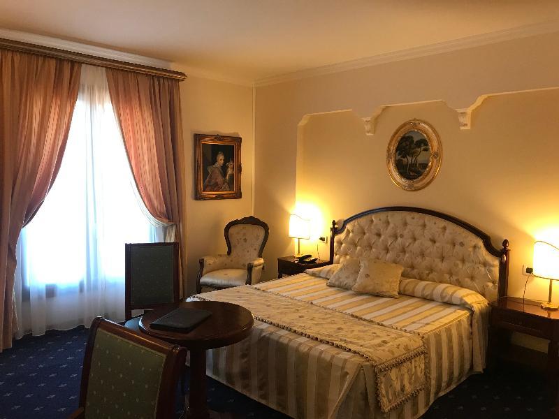 Hotel Grand Palace